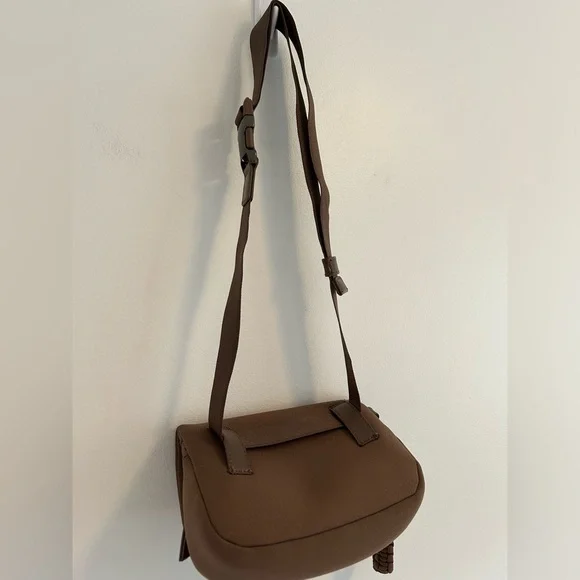 (SOLD) ATHLETA Revive Convertible Crossbody Waistbag Brown - Picture 7 of 10